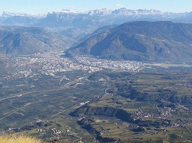 Bolzano e le montagne viste dall'alto