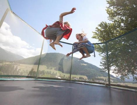 ...i bambini si scatenano assieme ai figli dei proprietari blogbeitrag-5gruendefuerfamilienurlaub-01