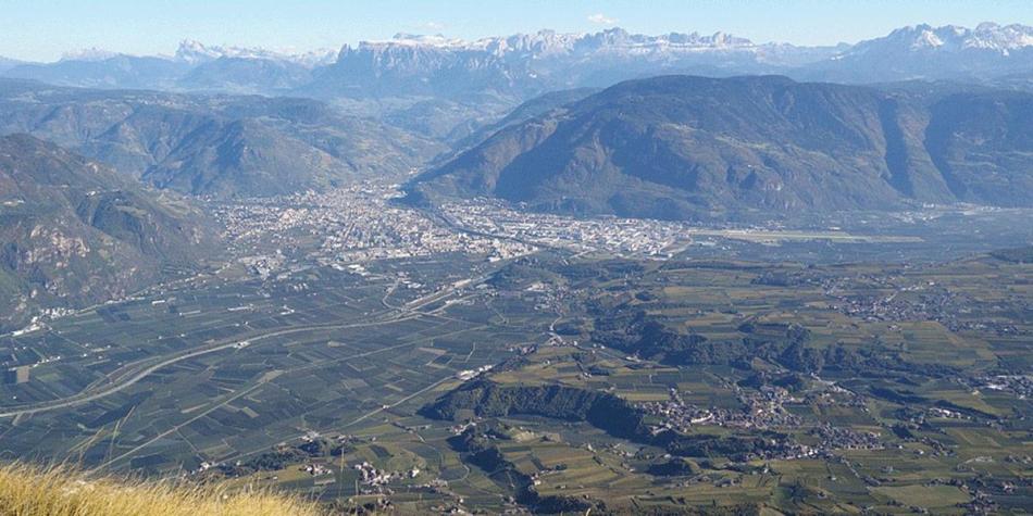 Bolzano e le montagne viste dall'alto